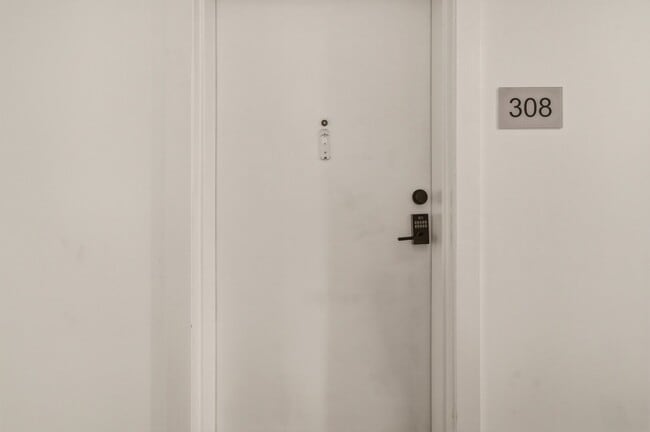 Building Photo - 1016 17th Pl NE