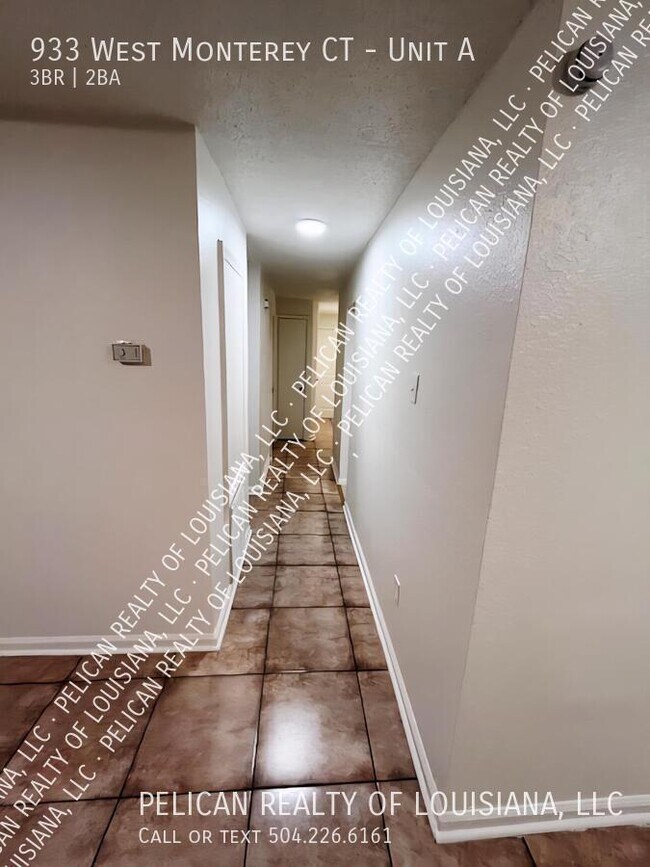 Building Photo - 933 Monterey Ct S