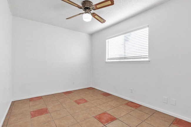 Building Photo - 5935 Highfield St