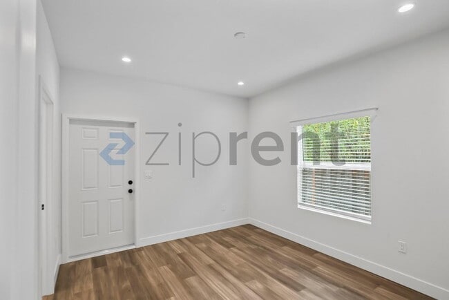 Building Photo - 10112 Westminster Ct