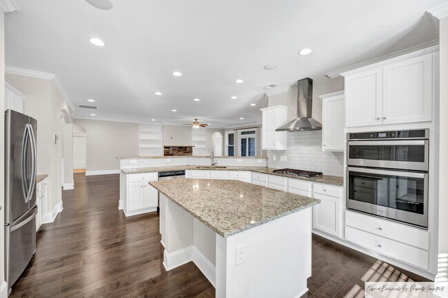 Building Photo - ONE STORY EXECUTIVE HOME READY FOR YOU IN REGATTA FOREST