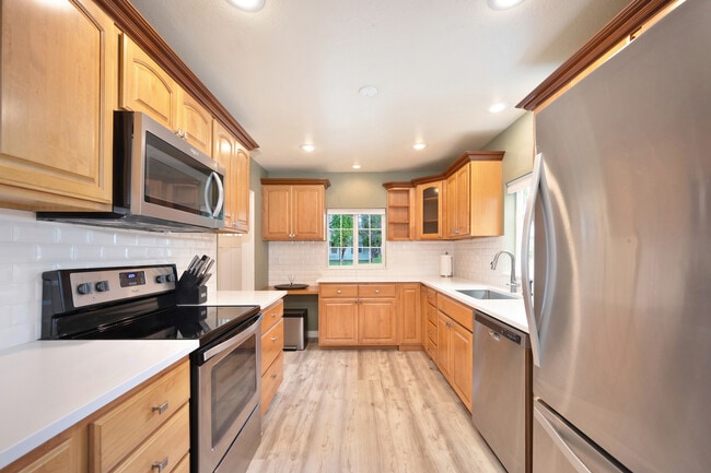 Building Photo - 417 S Dollar St