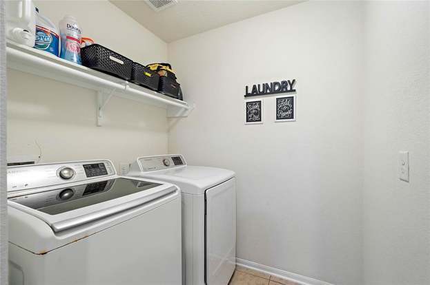 Building Photo - 15827 Copper Oak Ln