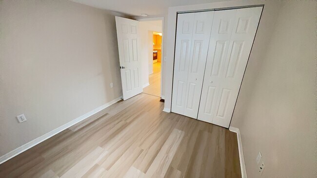 Building Photo - Regency Cove 55+ Gated Community - 2 bedroom won't last long, come See!!