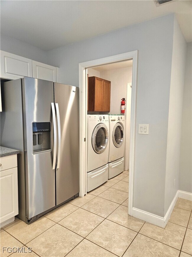 Building Photo - 2537 SW 29th Terrace