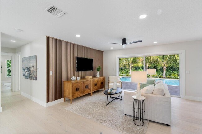 Building Photo - 158 Lucina Dr