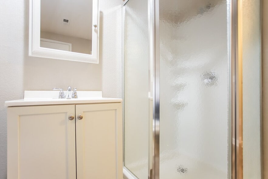 Building Photo - 13587 Bellaire St