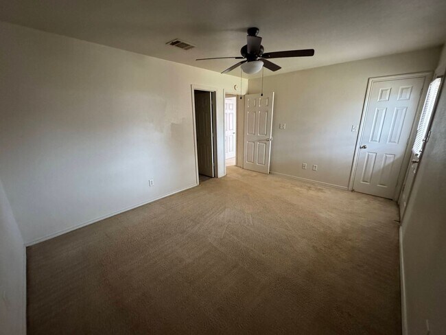 Building Photo - 5005 John David Dr