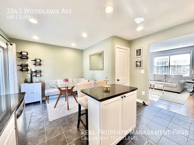 Building Photo - 2843 Woodlawn Ave
