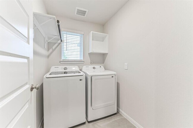 Building Photo - 17590 Rosette Grass Dr