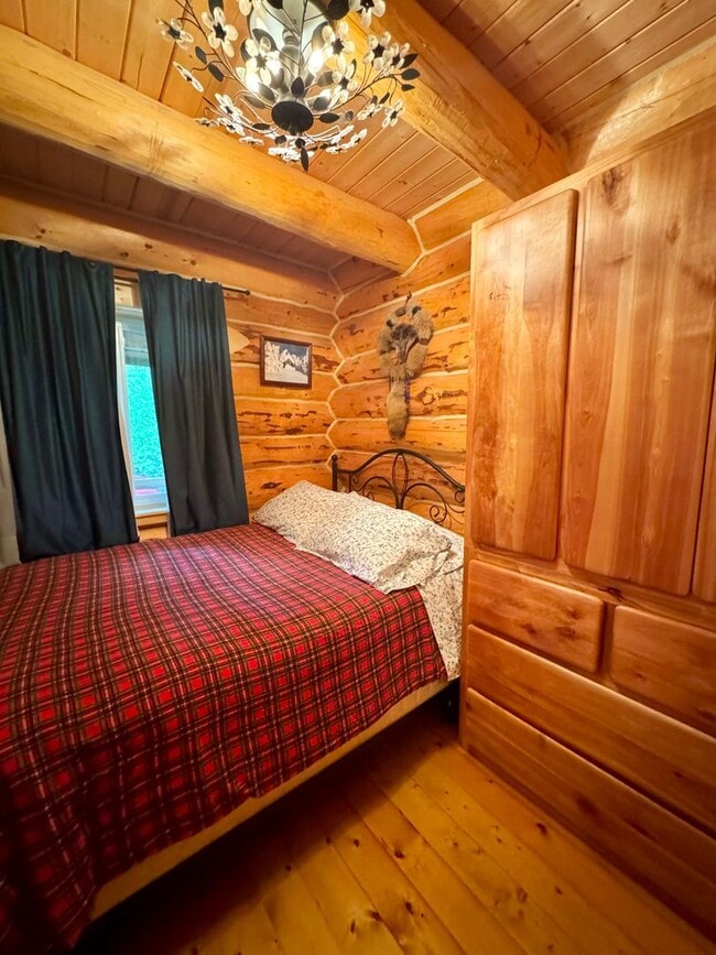 Building Photo - ALASKAN CABIN IN THE WOODS!