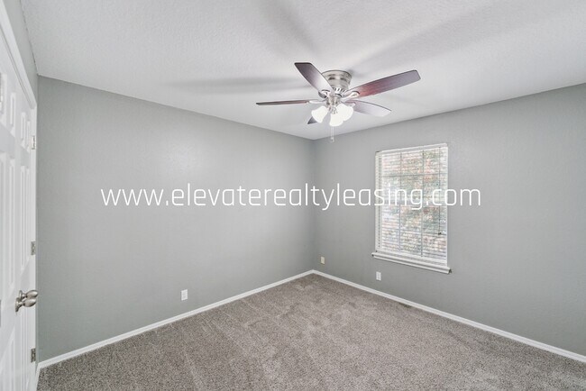 Building Photo - 1504 N Willow Ave