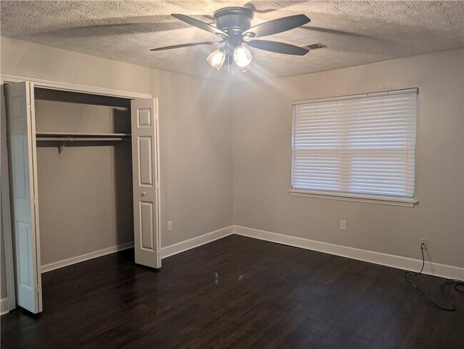 Building Photo - 155 Chesapeake Dr