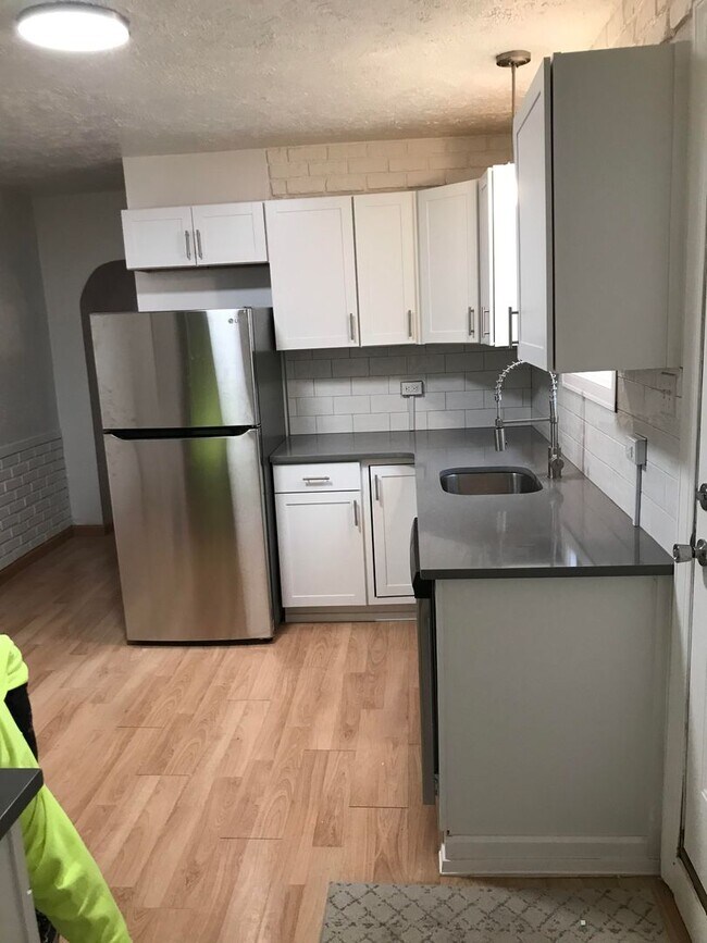 Building Photo - Modern Apartment - South Side Flats