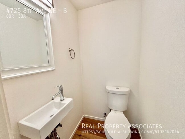 Building Photo - 4725 8th Ave NE