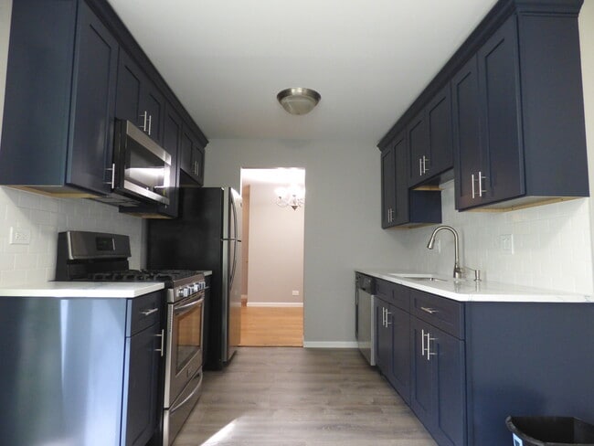 Building Photo - 1333 E Evergreen Dr