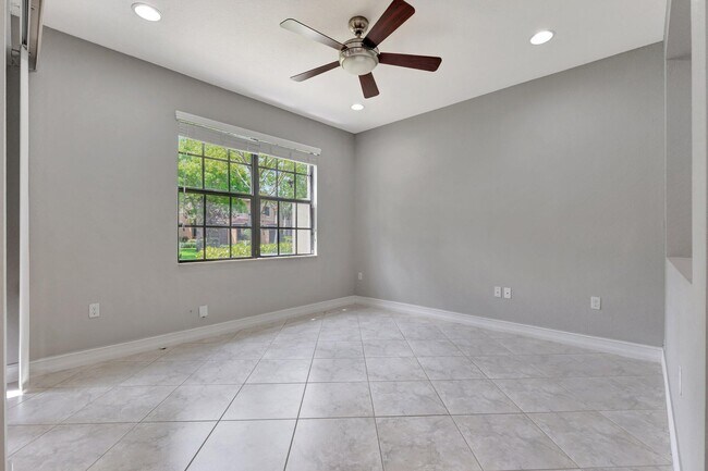 Building Photo - 10850 NW 74th Dr