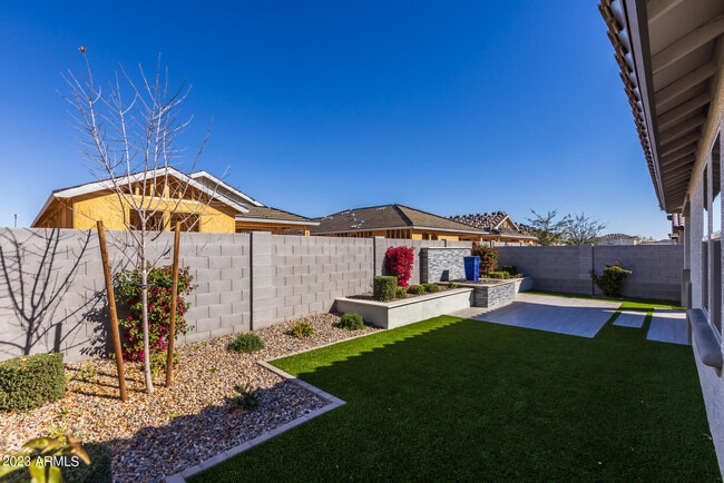 Building Photo - 15292 W Linden St