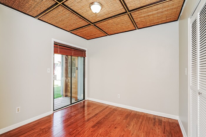 Building Photo - 55 Windrift Ct