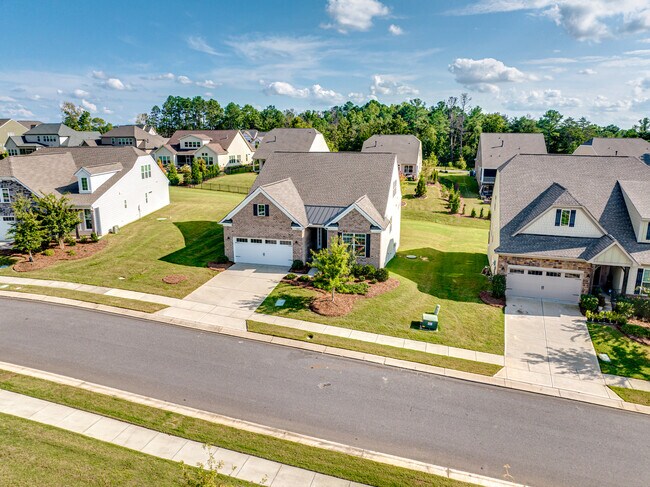 Building Photo - 15429 Topanga Dr