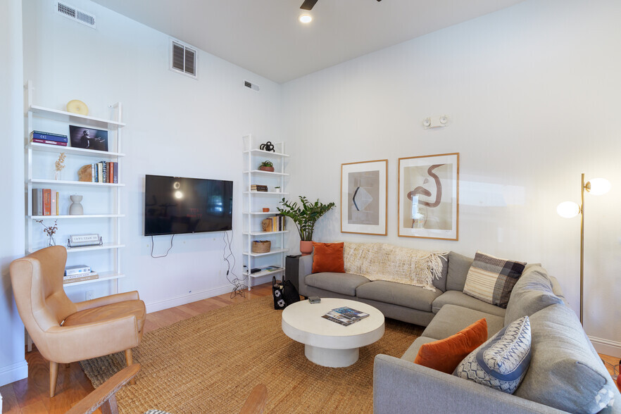 Living Room - 19 Cottage Avenue