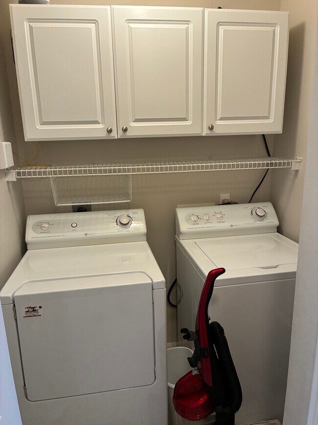 Building Photo - 4009 Palm Tree Blvd