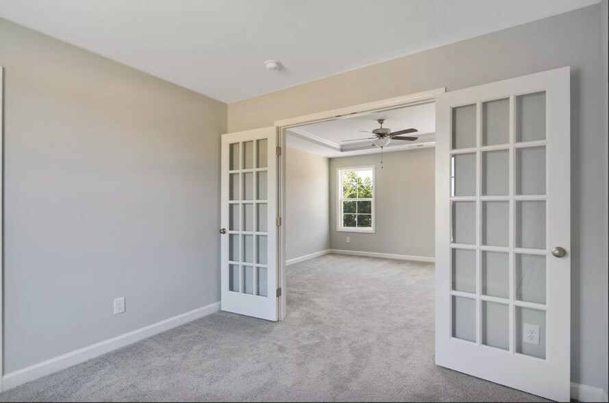 Building Photo - Room in House on Hanover Ct