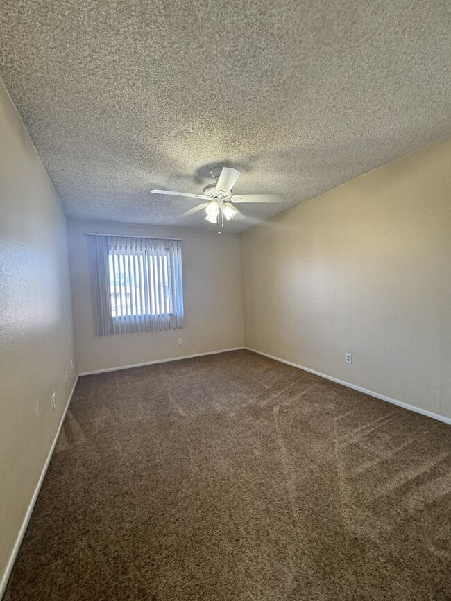 Building Photo - ***MOVE IN SPECIAL*** 2 STORY TOWNHOME WITH ATTACHED GARAGE WATER INCL