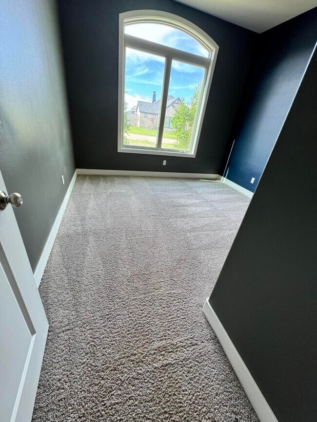 Building Photo - 23 Wilshire Blvd