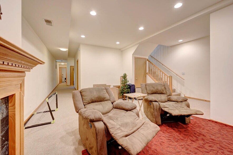 Building Photo - 3117 N Damen Ave