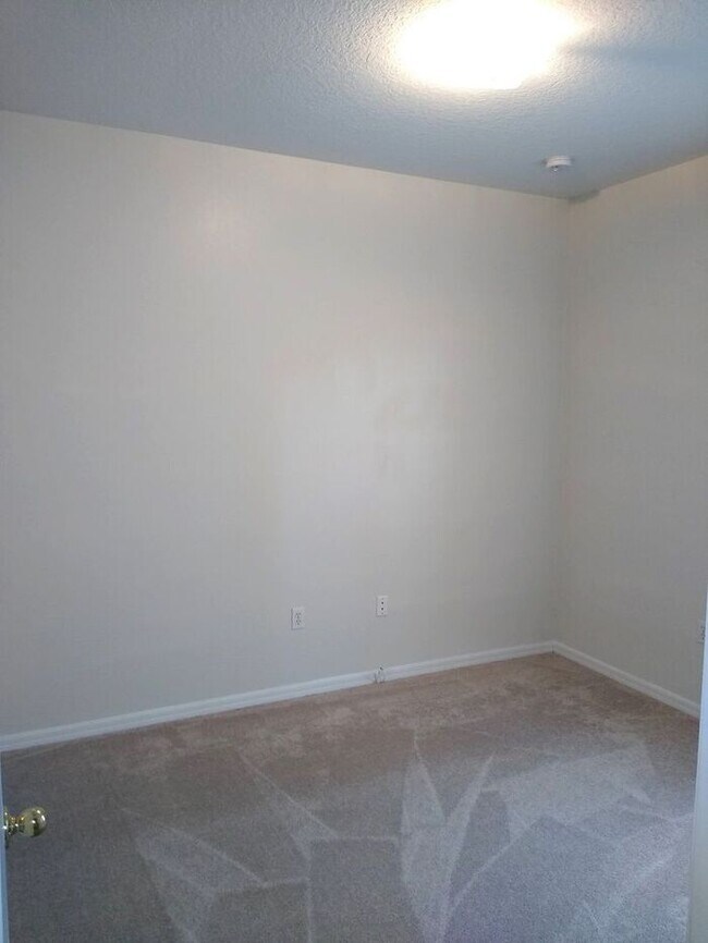 Building Photo - Single Family Home in Poinciana
