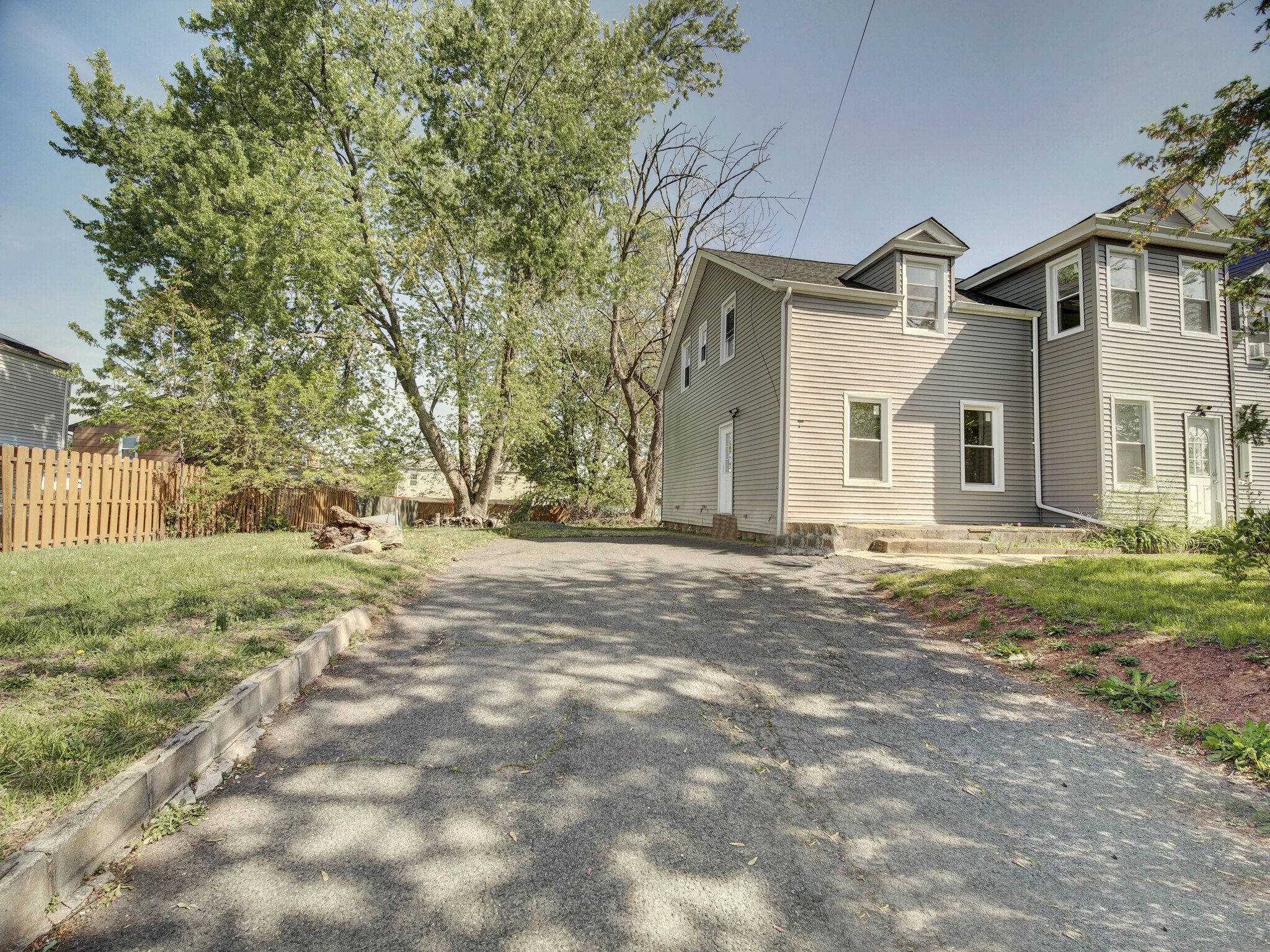 Driveway for approx 4 cars - 204 Montrose Ave