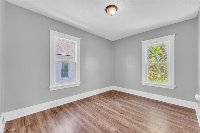 Building Photo - 3309 Desota Ave