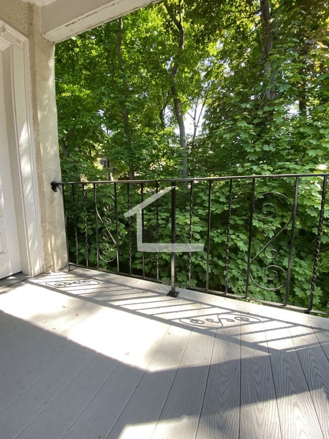 Building Photo - 303 Tappan St