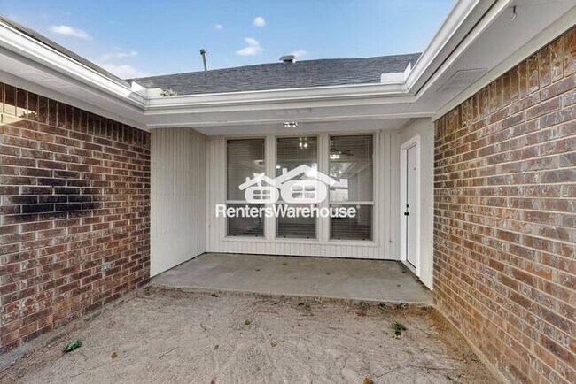 Building Photo - Completely Refreshed NRH Home Move IN Ready.