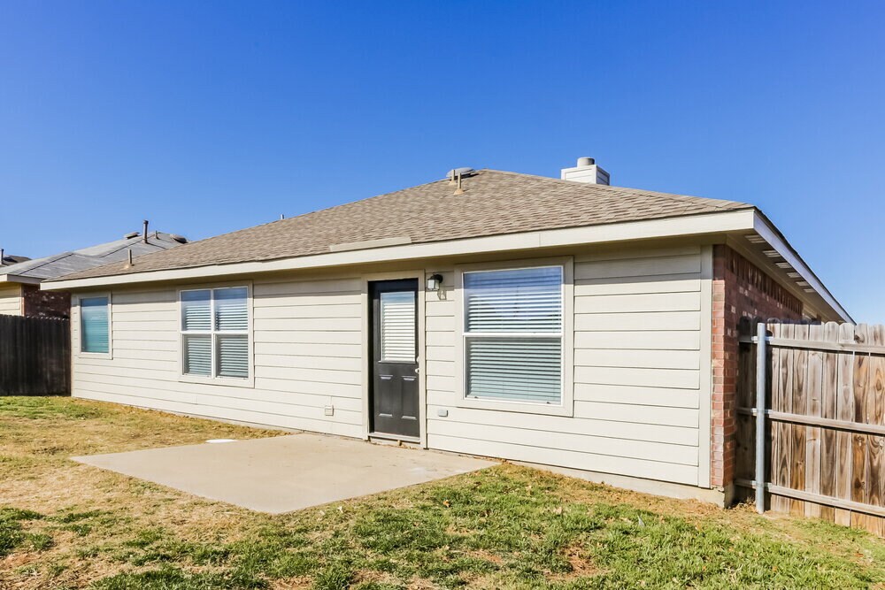 Building Photo - 1205 Artesia Dr