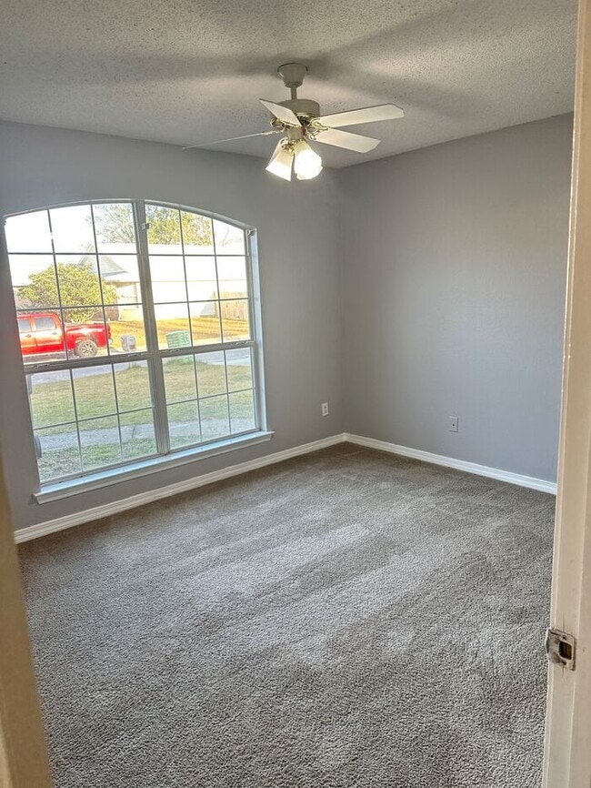 Building Photo - 3/2 Cottage in Maple Oaks Subdivision with garage