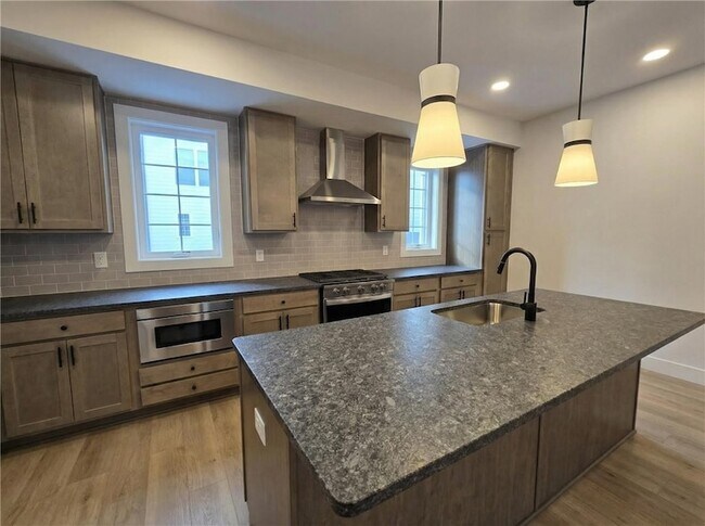 Building Photo - 305 Frederick Wy