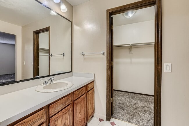 Building Photo - 6367 S Emporia Cir