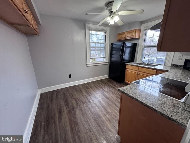 Building Photo - 25 E Main St