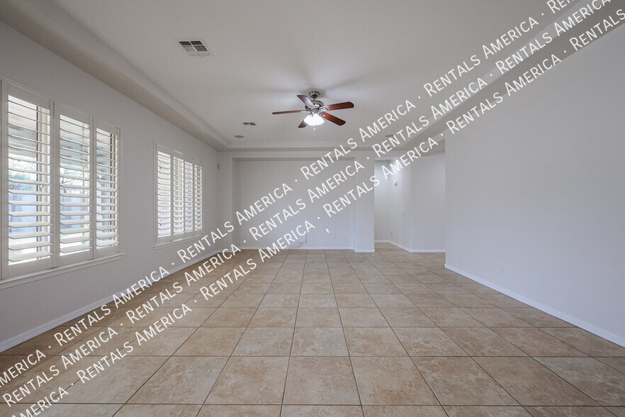 Building Photo - 1935 W Sparrow Dr