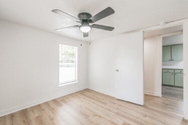 Building Photo - "Charming 2-Bedroom Retreat with Huge Yard...