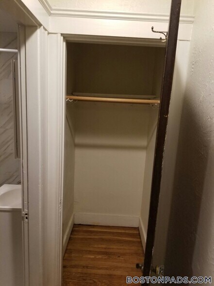 Building Photo - 63 Fellsway W