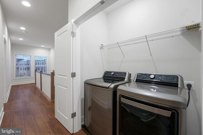 Building Photo - 43421 Farringdon Sq