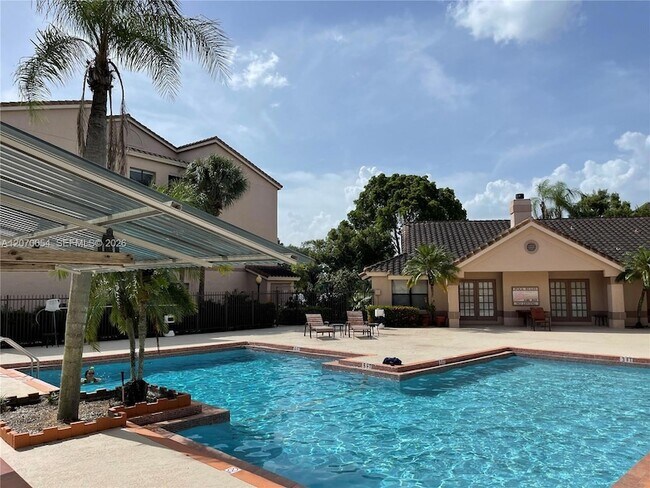 Building Photo - 2826 S University Dr