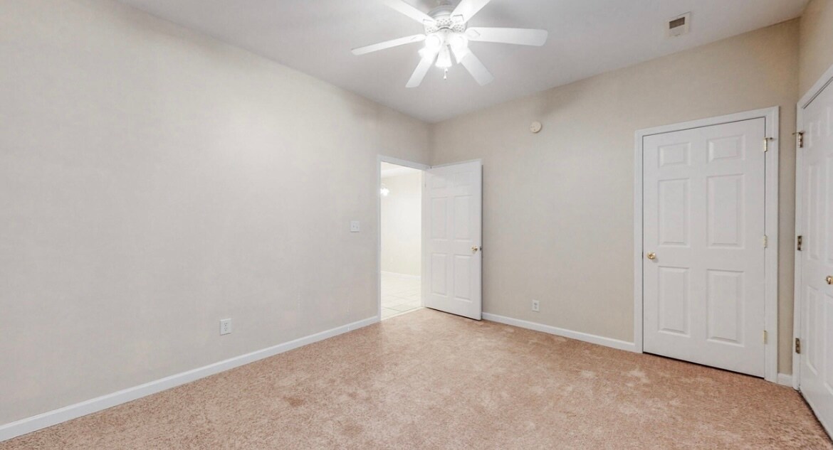 Building Photo - 1106 Oatlands Park
