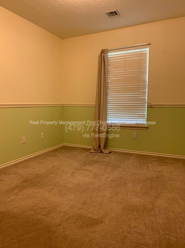 Building Photo - 1612 Cresent St