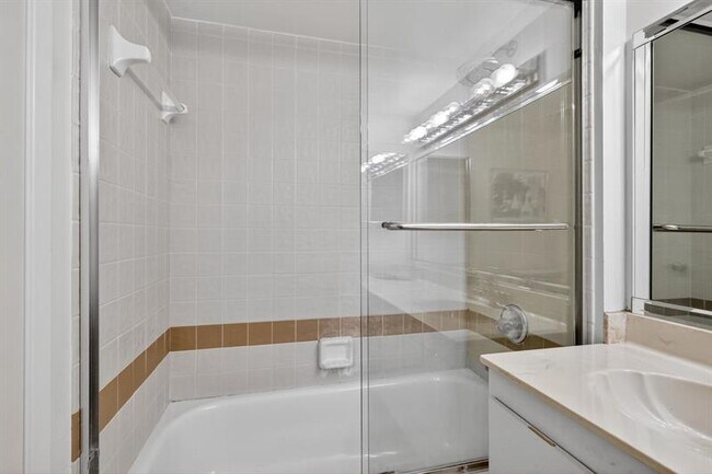 Building Photo - 18151 NE 31st Ct