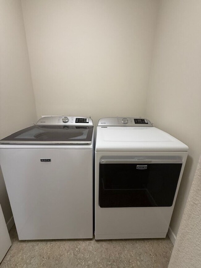 Building Photo - LYNNWOOD 3 BED, 2.5 BATH HOME FOR RENT; AVAILABLE NOW!