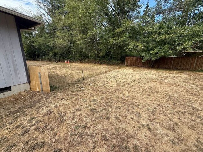 Building Photo - Puyallup 2 PLUS bedroom, 2 bath Large dupl...